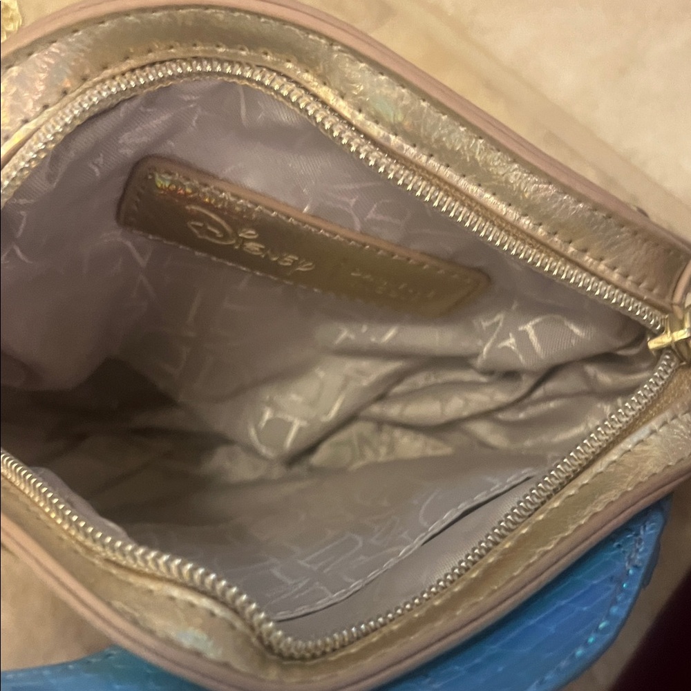 Danielle Nicole Flounder Purse - Picture 5 of 5